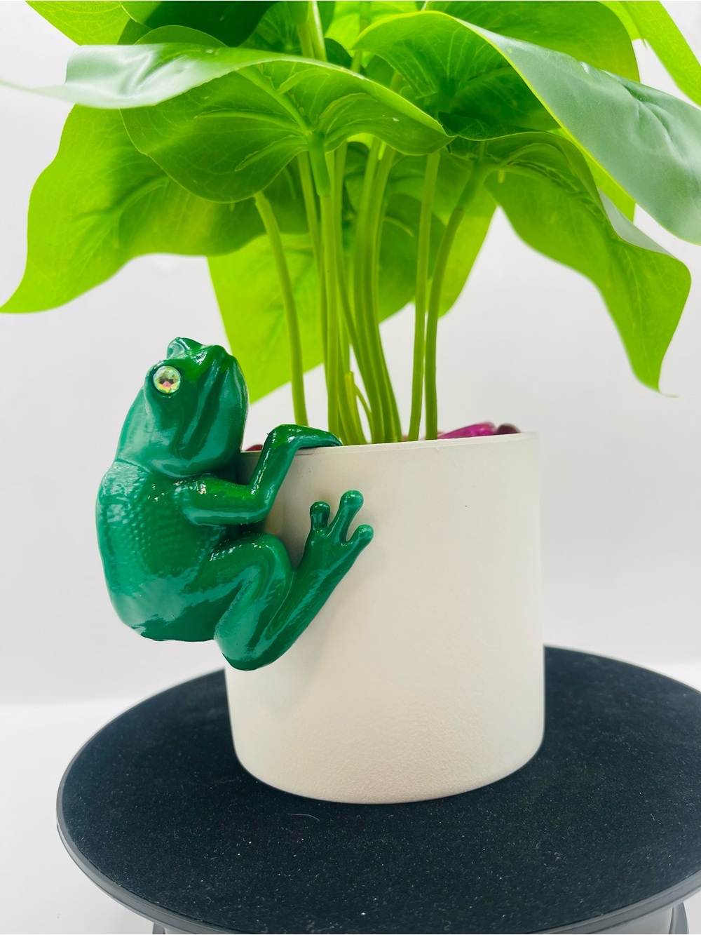 Emerald Hopscotch - Hanging Frog Figure - Plant Decor - Pot Hugger